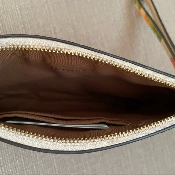 Coach Small Wristlet With Floral Print new with tag Authentic - Picture 9 of 9